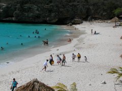 beach_tourist_seashore_280414_m.jpg