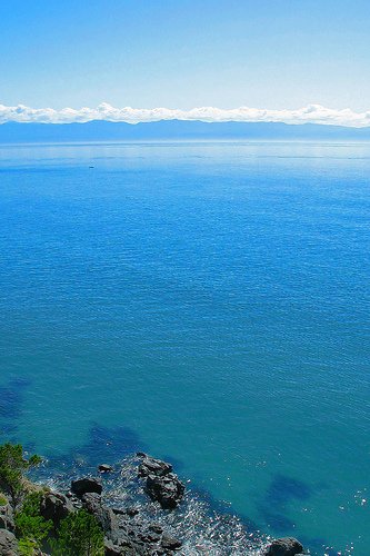 sooke_mountains_water_21194_l.jpg