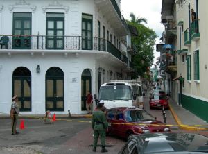 Filimg James Bond in Casco Viejo, Panama 